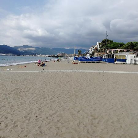 Music & Beach Apartment Savona Luaran gambar
