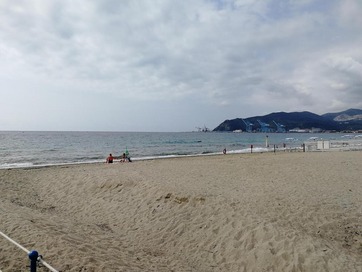 Music & Beach Apartment Savona Luaran gambar